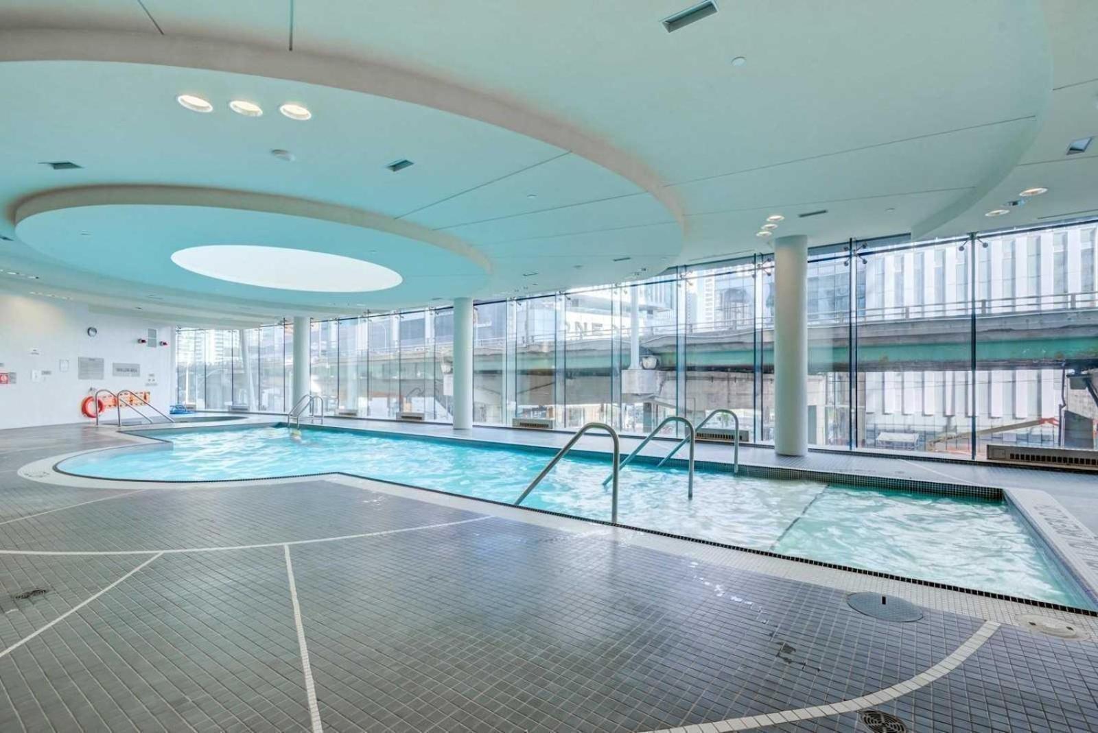 Grand Royal Suites Toronto Buitenkant foto